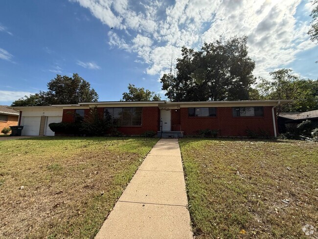 Building Photo - 121 Faulkner Ln Rental