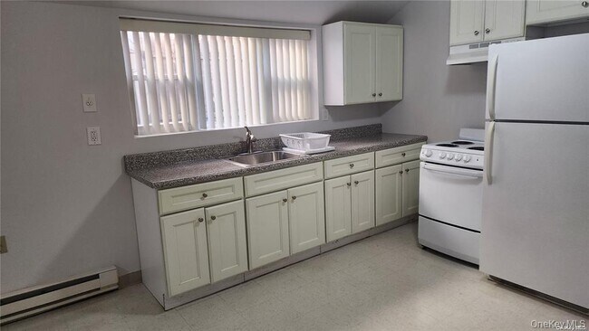 Photo - 611 E Park Ave Unit Lower Level 5 steps down