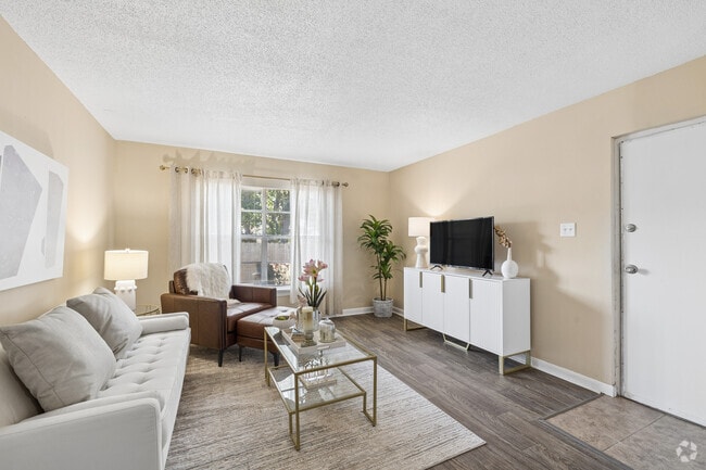 1BR, 1BA - 630SF - Living Room