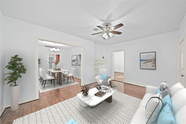 Building Photo - 2823 Bernardo De Galvez Ave Rental