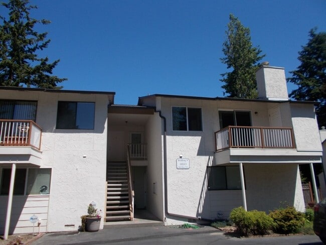 Nicely Updated 2BR 1 BA Kirkland Condo! Fi... - Nicely Updated 2BR 1 BA Kirkland Condo! Fi...