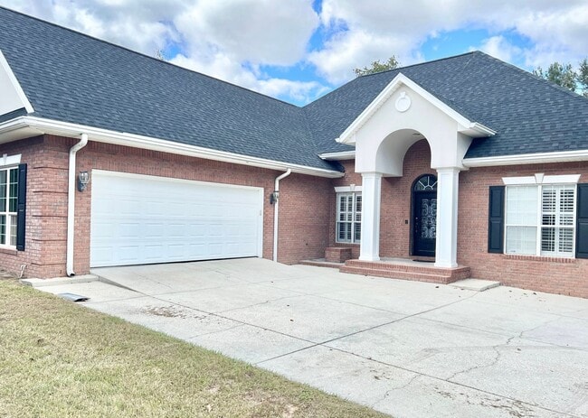 Photo - Charming 3 Bedroom , 2 Bath Country Home with Lake Views