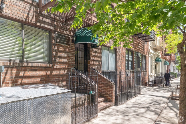 Photo - 403 E 87th St