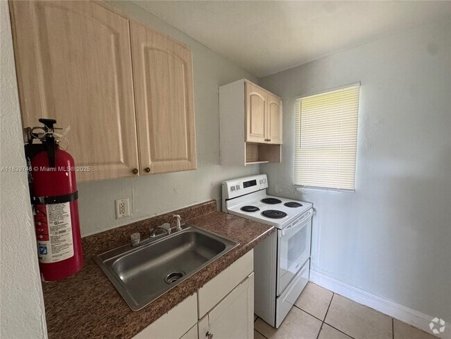 Building Photo - 405 NW 5th St Unit 2 Rental