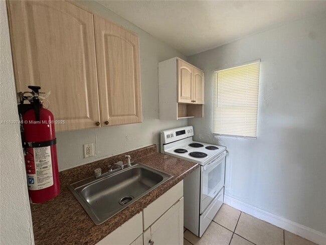 Photo - 405 NW 5th St Apartment Unit 2
