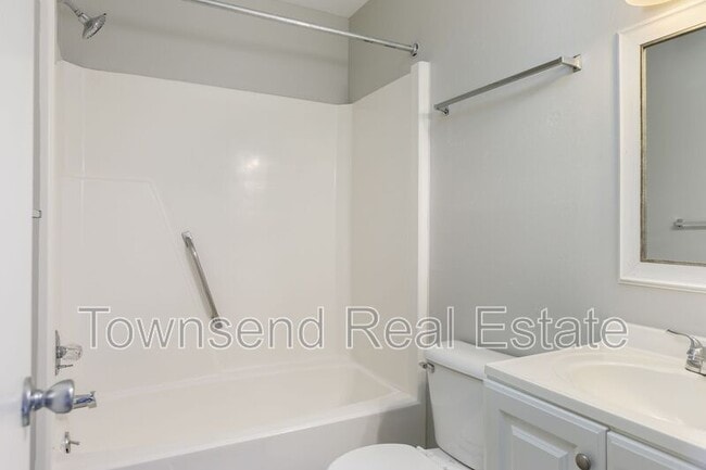 Photo - 5845 Century Oaks Dr