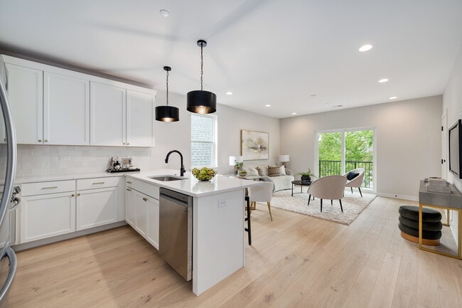 Photo - 1631 N Lawndale Ave Unidad 2N