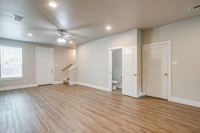 *BACK TO SCHOOL MOVE IN SPECIAL* - *BACK TO SCHOOL MOVE IN SPECIAL* Casa