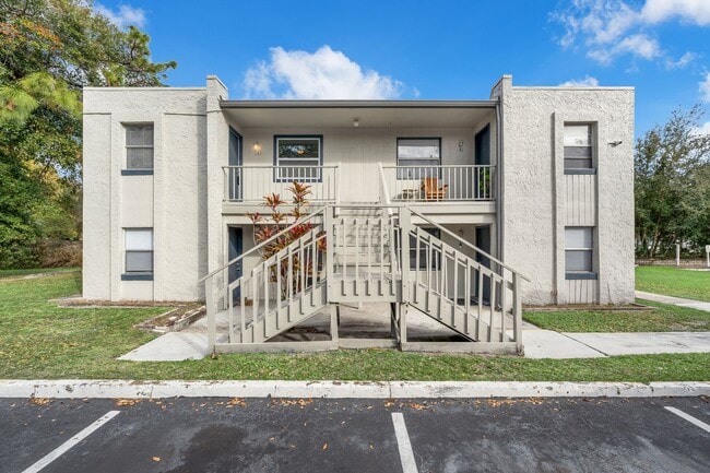 Building Photo - Conveniently Located 1 Bedroom, 1 Bath Apartment Near Downtown Orlando! Unit P1: Henley Park #5123-3