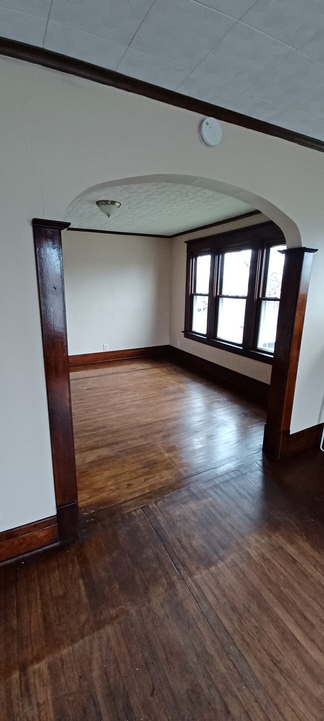 Photo - 85 Carlyle Ave