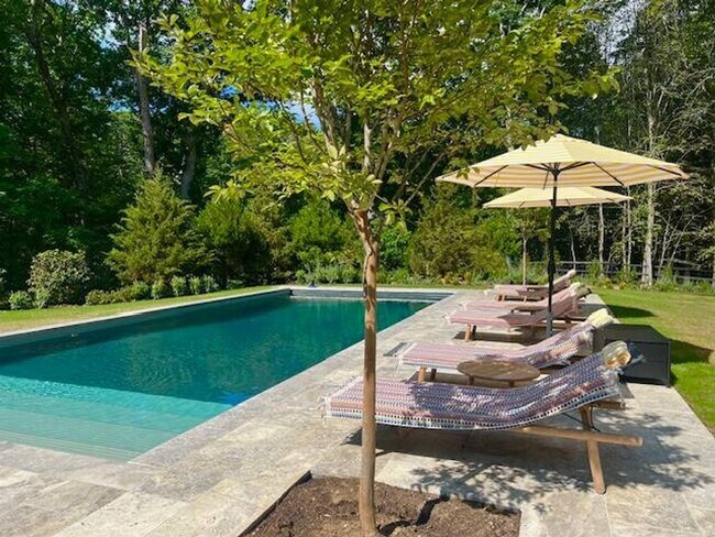 Photo - 9 Willow Pond Rd