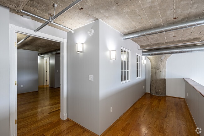 2BR, 2BA Loft - Loft