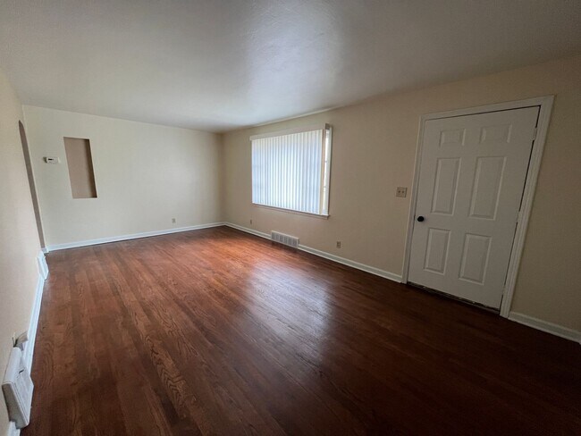 Photo - 527 Hazel St