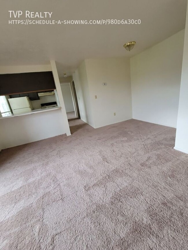 Photo - 1448 W River Rd N