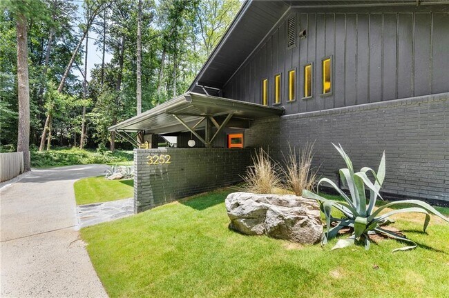 Photo - 3252 W Roxboro Rd NE