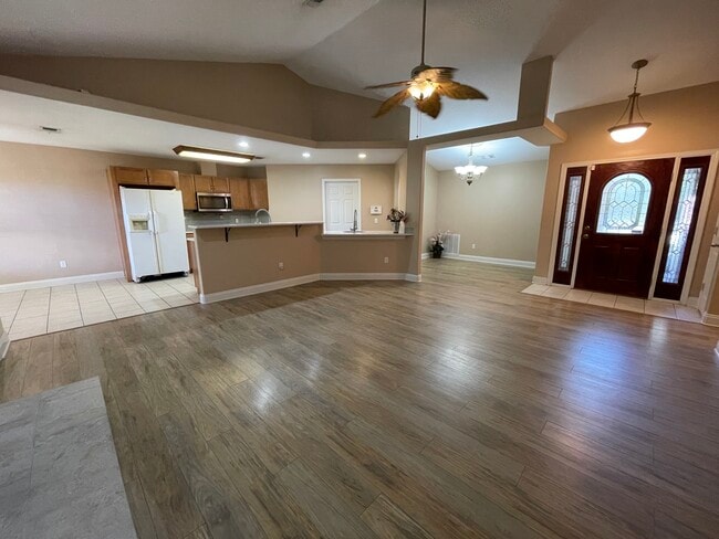 Photo - 3142 Live Oak St