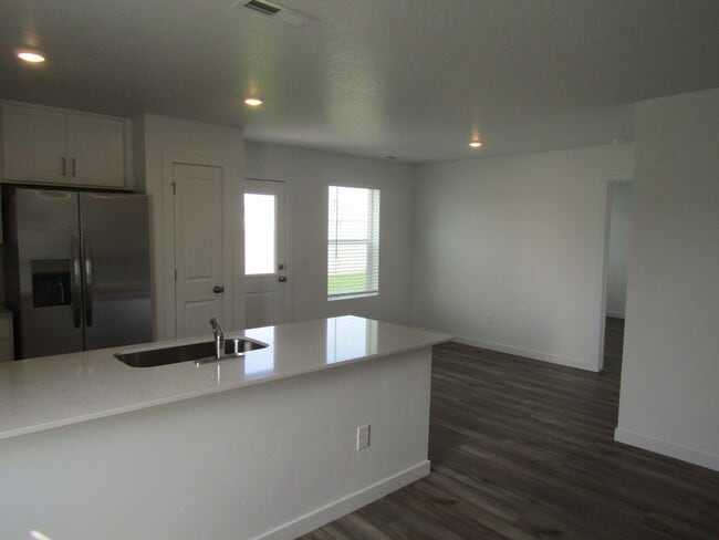 Photo - 329 Persian Ave