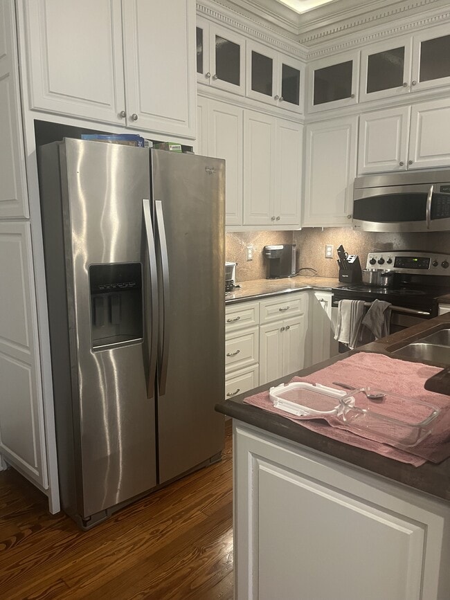 Building Photo - 79 Society St