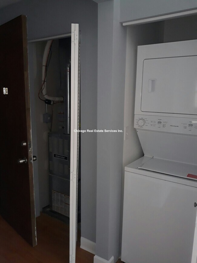 Photo - 1644 W Pratt Blvd Unit 1J