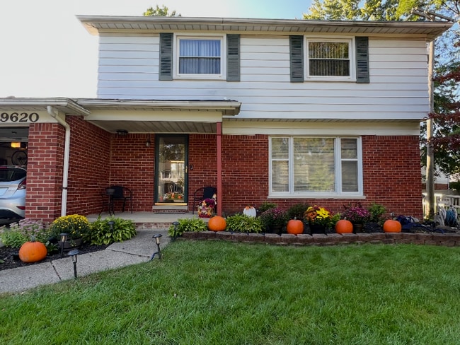 Photo - 19620 Silver-Spring St