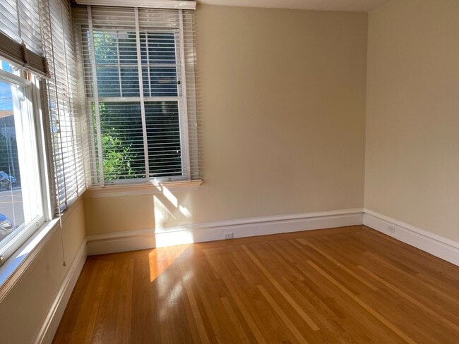 Photo - Bright, Corner Studio! Laundry On-Site! HARDWOOD! High Ceilings! Unit 2299 #2