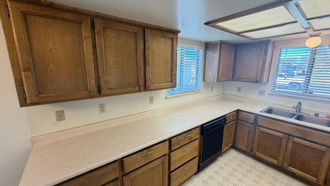 Building Photo - 777 Wagon Dr Unit B