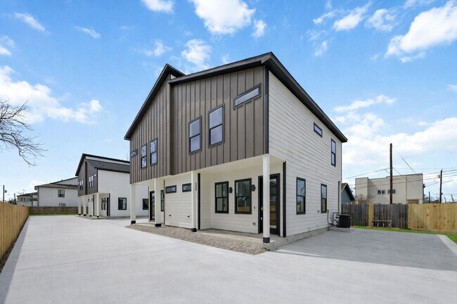 Photo - 4804 Carmen St