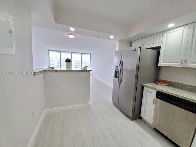Building Photo - 18011 Biscayne Blvd Unit 503