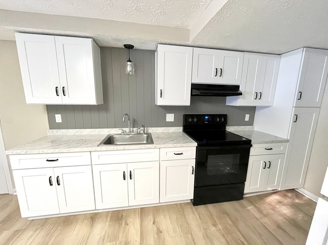 Kitchen - 360 Pleasant Valley Rd Unit D