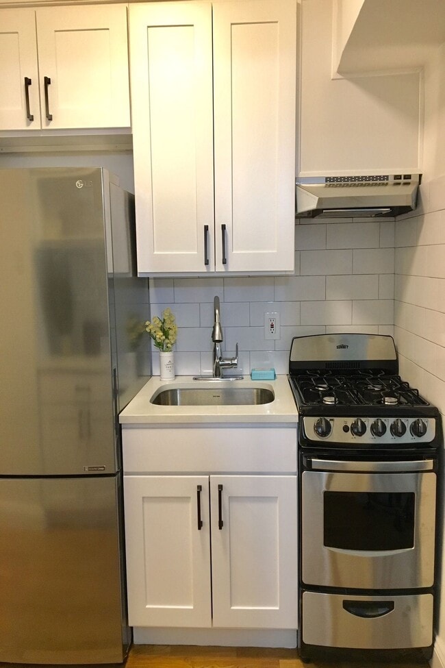 Photo - 29-33 W 65th St