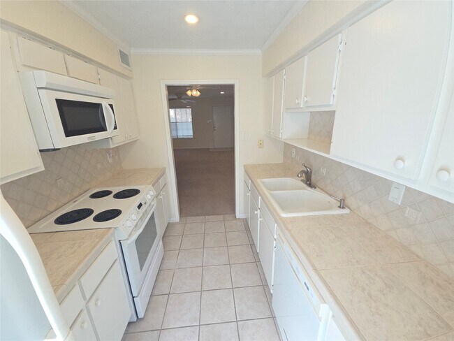 Building Photo - 2350 Bering Dr Unit 8-1