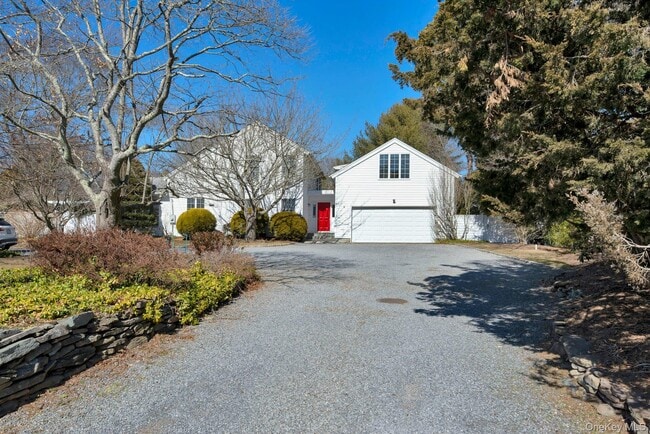 Photo - 94 S Country Rd House