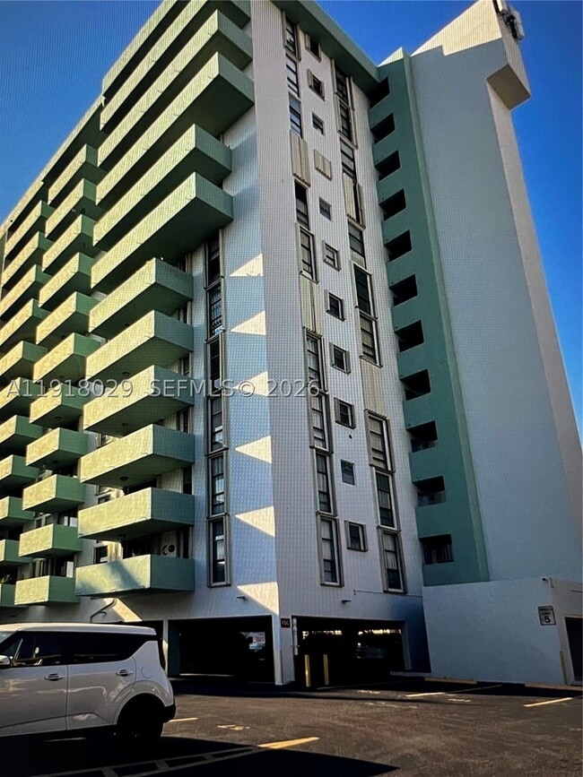 1825 W 44th Pl Unidad 707