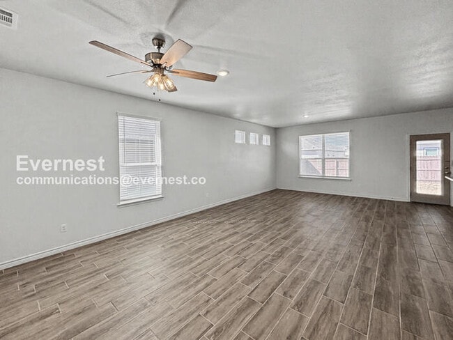 Photo - 2236 Hornbeam St