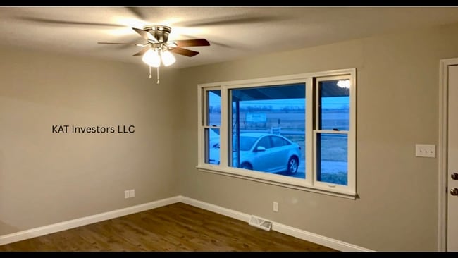 Living room - 17675 US-61