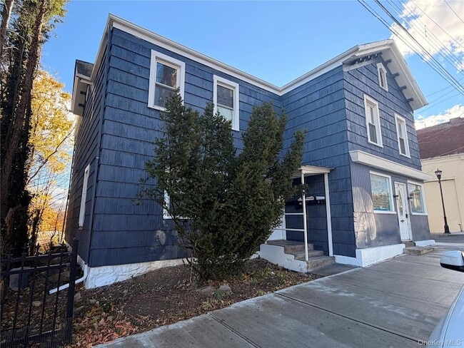 Building Photo - 42 E Main St Unit 1A