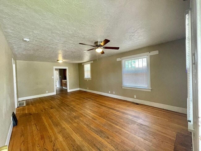 Building Photo - 718 17th St Unit 1 Rental