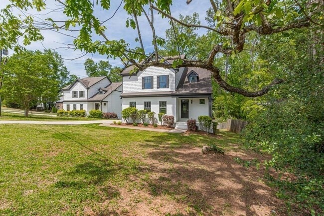 Photo - 1410 Eastland Rd SE