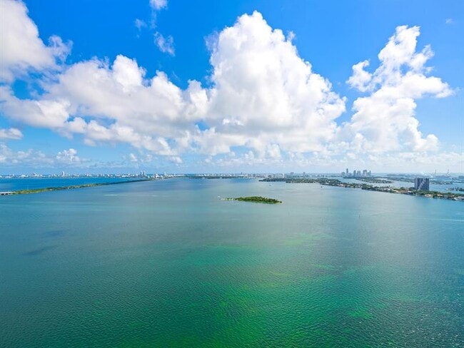 Photo - 700 NE 24th St Unidad 3307