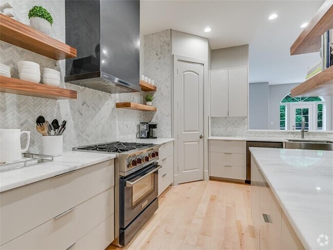 Building Photo - 1529 Barton Springs Rd Unit 13 Rental