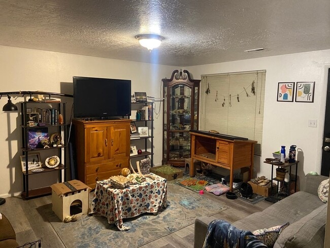 Building Photo - 1B/1B Pet Friendly Apartment South of BYU Unit 316