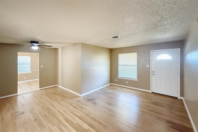 Photo - 822 Bandera Ln