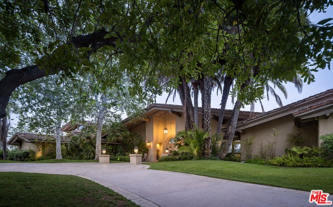 Building Photo - 25120 Jim Bridger Rd Rental