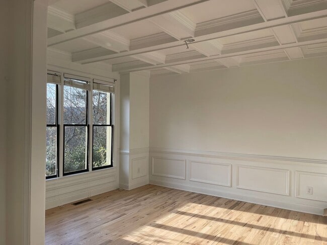 Photo - 369 Hillside Dr