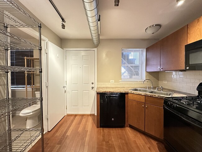 Photo - 674 N Orleans St Unit J03P
