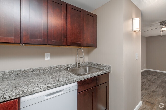 2BR, 1.5BA - 785SF - Kitchen