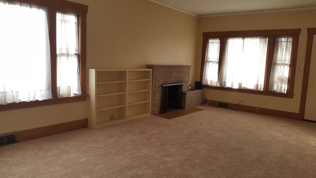 Photo - AUBURN - DOWNTOWN 2 BEDROOM CRAFTSMAN RAMBLER w/full basement
