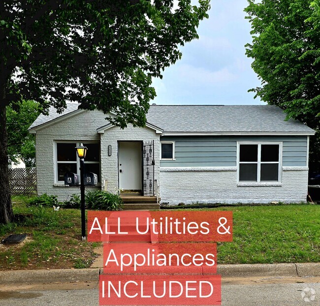 Building Photo - 1620 Oakwood St Rental