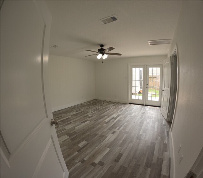Photo - 8419 Hannah Rd