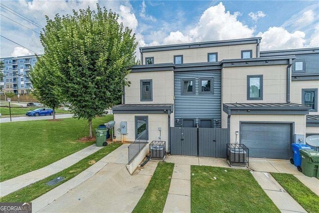 Photo - 472 Martin St SE